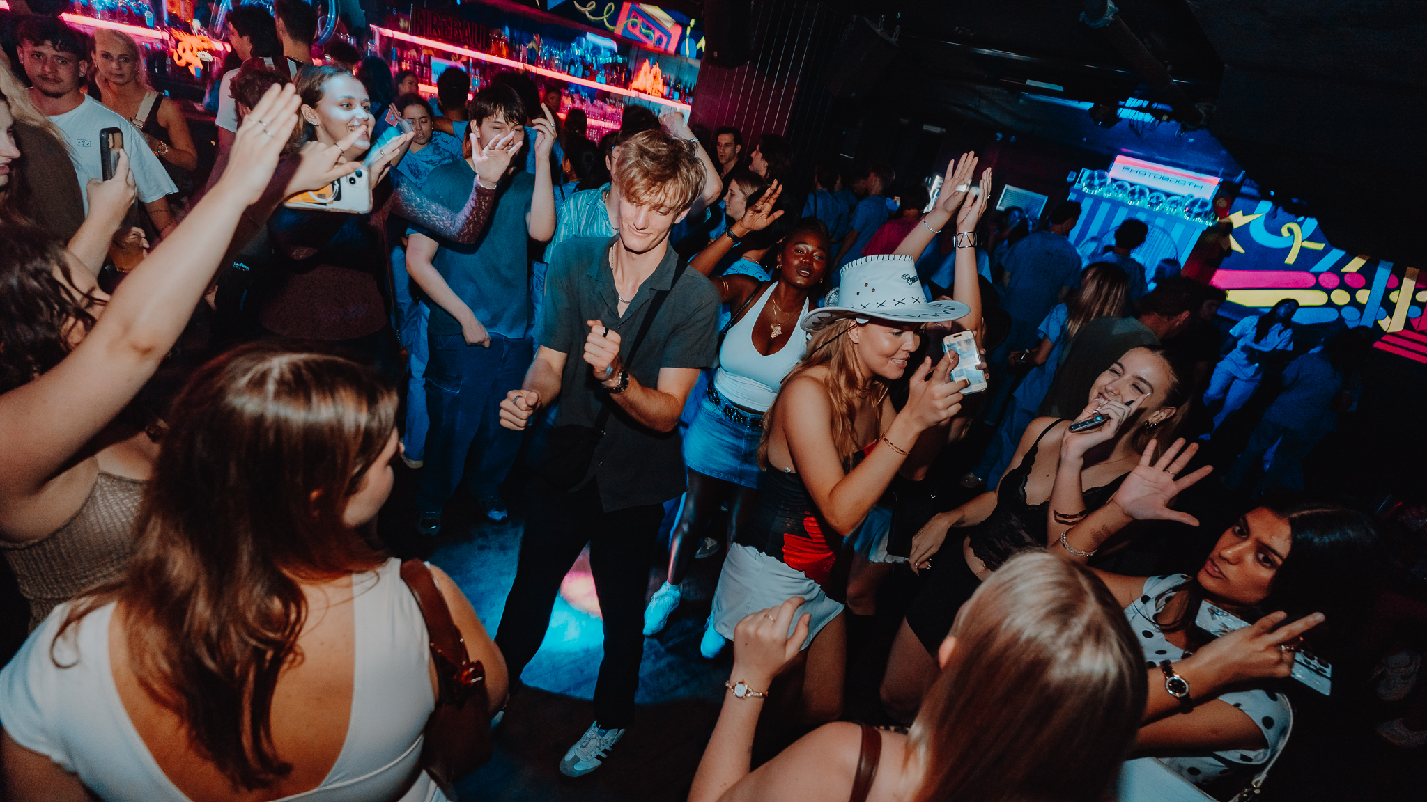 Crowd energy and atmosphere, Gold Coast nightclub
